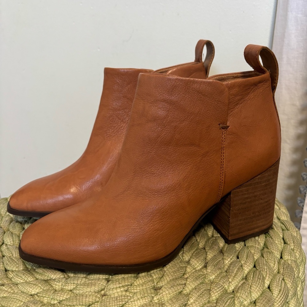 Vionic Lyssa Bootie Toffee Tan Distressed Leather Ankle Boots Size 9.5